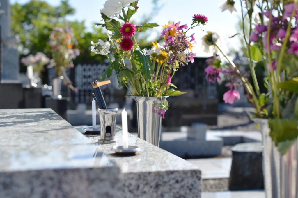 vase dans un cimetiere